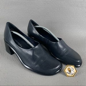 Apostrophe Navy Blue Leather Slip on Heels Women’s 9M